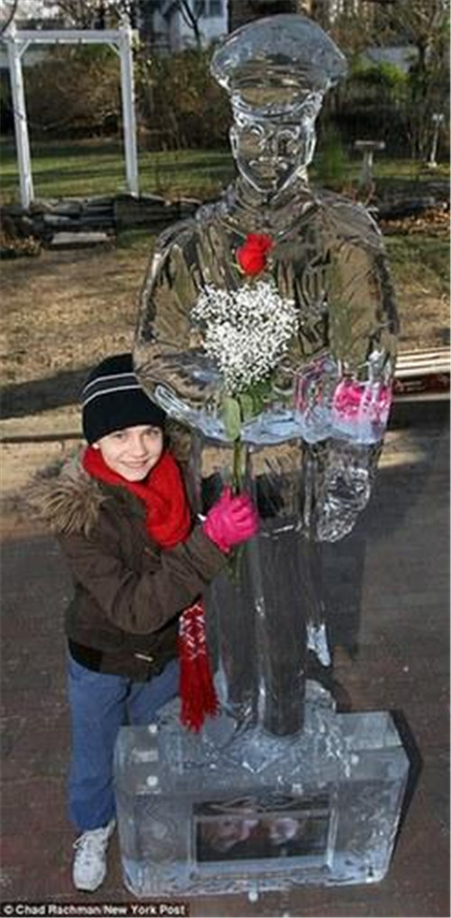 320名圣诞老人整体冲浪？？？八一八圣诞节奇闻趣事