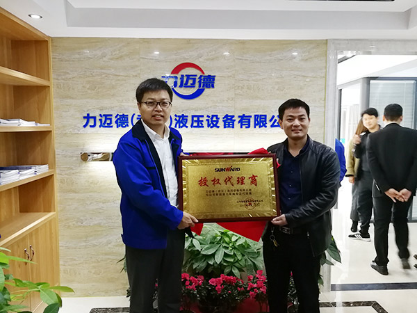 从拒绝到一次购置十台旋挖钻机，，，，，他用八年时间熟悉永利集团官网智能