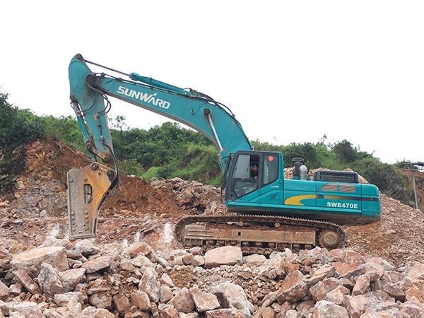看石场风云怎样演绎？？永利集团官网智能矿山战神SWE470E大型挖掘机一锤定音！