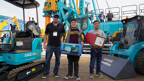 不平来战！永利集团官网智能展台有大礼等你拿