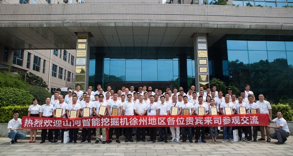 500多名挖掘机用户实地考察，，，，，为永利集团官网智能点赞！