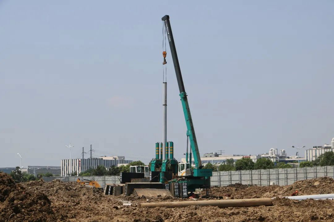 液压静力压桩机从1台到21台，，，，，他只用了8年！