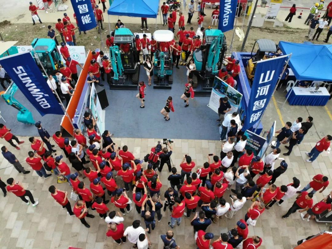 2020全球微挖大会 永利集团官网智能精品微挖赢得满堂彩