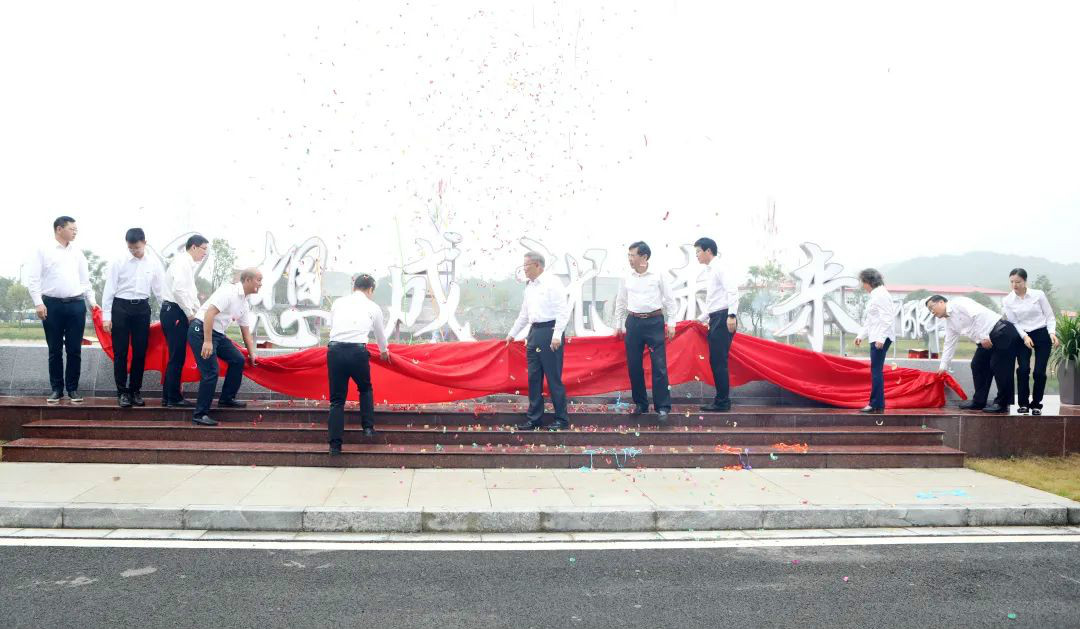 切记初心使命，，，，，理想成绩未来