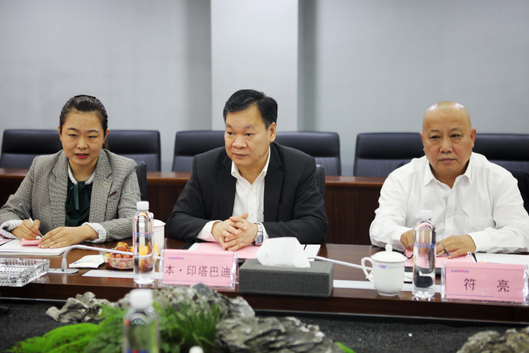 老挝长沙总领事本·印塔巴迪考察永利集团官网智能