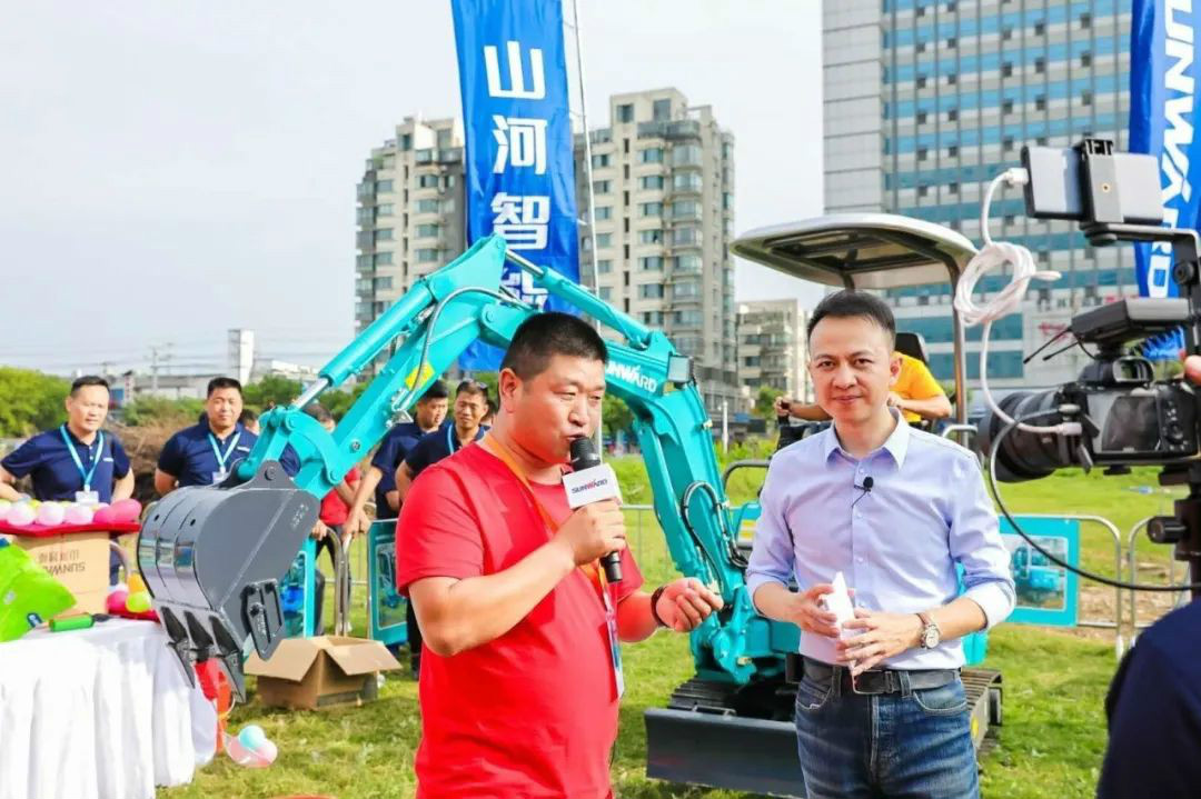 2020全球微挖大会 永利集团官网智能精品微挖赢得满堂彩