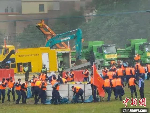 逍遥协同立体救援，，，，，，永利集团官网智能无人化妆备亮相2021-北江流域防汛抢险综合演练