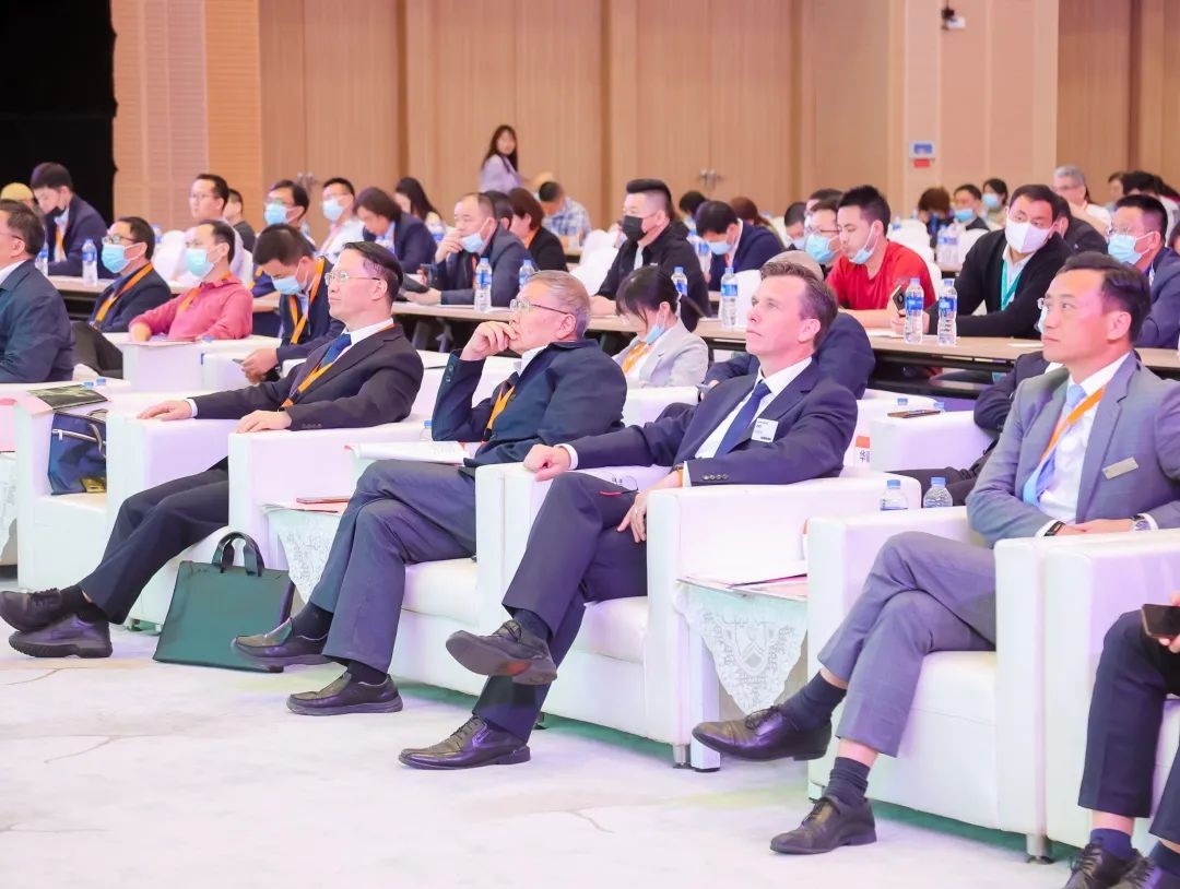 何清华出席长沙国际工程机械工业链生长峰会，，，，，，走“双循环”蹊径要害在于“要做好自己的事情”