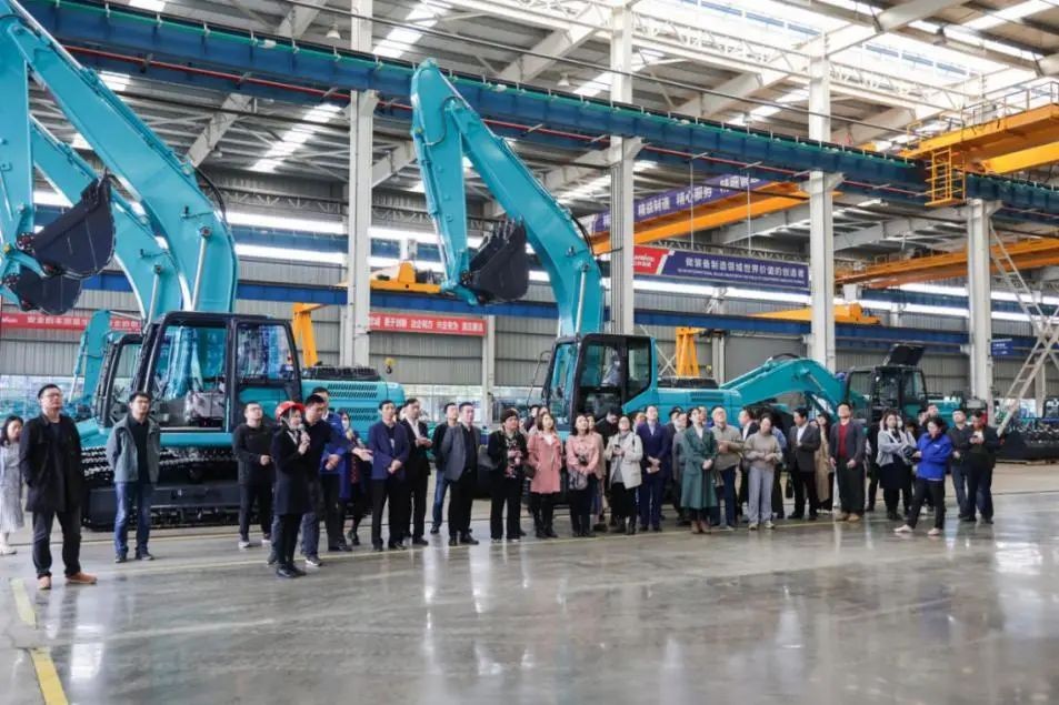 民主党派湖南省委机关青工委团队一行考察永利集团官网智能