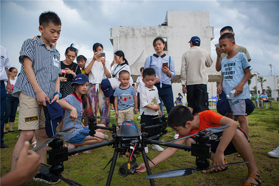 这个炎天，，亲子玩转永利集团官网智能“三栖”装备