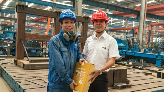 万力集团“送清凉”活动，，慰问一线员工