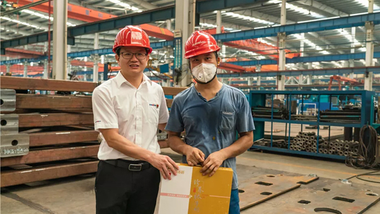 万力集团“送清凉”活动，，慰问一线员工