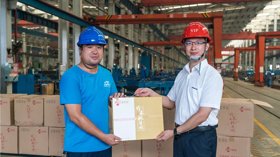 万力集团“送清凉”活动，，慰问一线员工