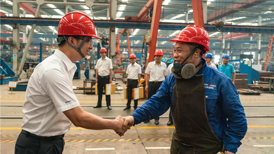 万力集团“送清凉”活动，，慰问一线员工