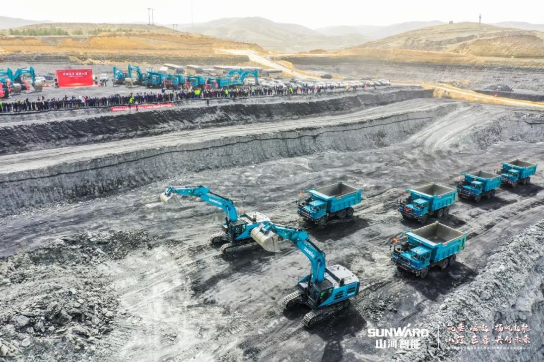 “矿”世能手，，，，，齐聚永利集团官网智能挖掘机操作手挑战赛