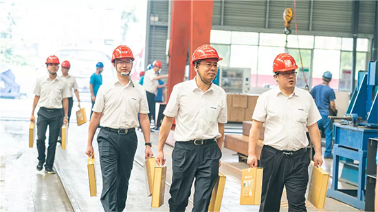 万力集团“送清凉”活动，，慰问一线员工