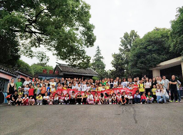 大手牵小手·“顽”转六一，，永利集团官网智能首次六一亲子主题活动圆满举行