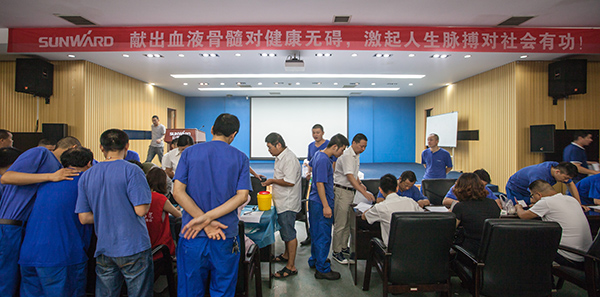 永利集团官网智能百余员工 冒雨争相献血