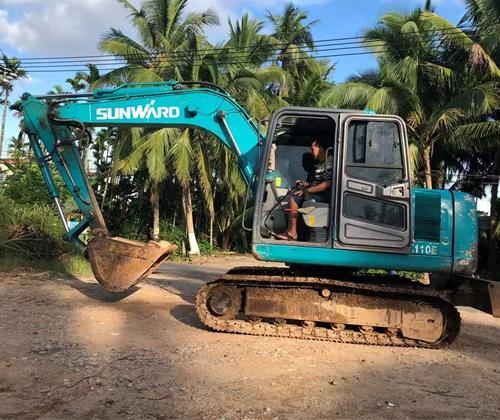 作为村里的创富标杆，，，，，，陈老板的∶院爱将”事实是谁？？？