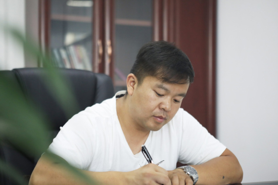 六年六台挖机 邓老板是个“永利集团官网迷”