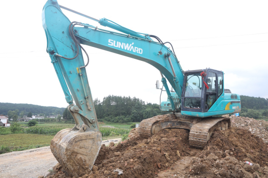 六年六台挖机 邓老板是个“永利集团官网迷”