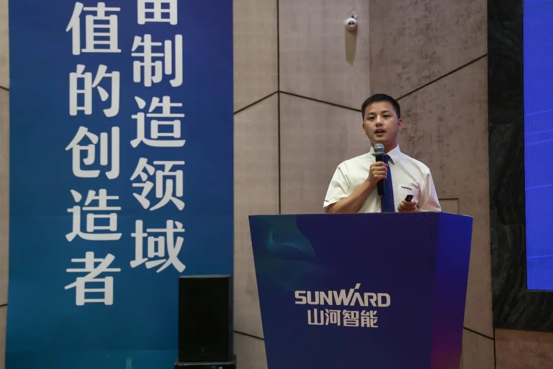 “同心同梦，，，，，，协力拼搏” ——永利集团官网智能2021年挖掘机经销商半年度谋划事情聚会圆满召开