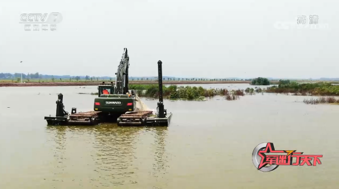 水陆两用挖掘机亮相央视！永利集团官网智能应抢救援“猛将”出战