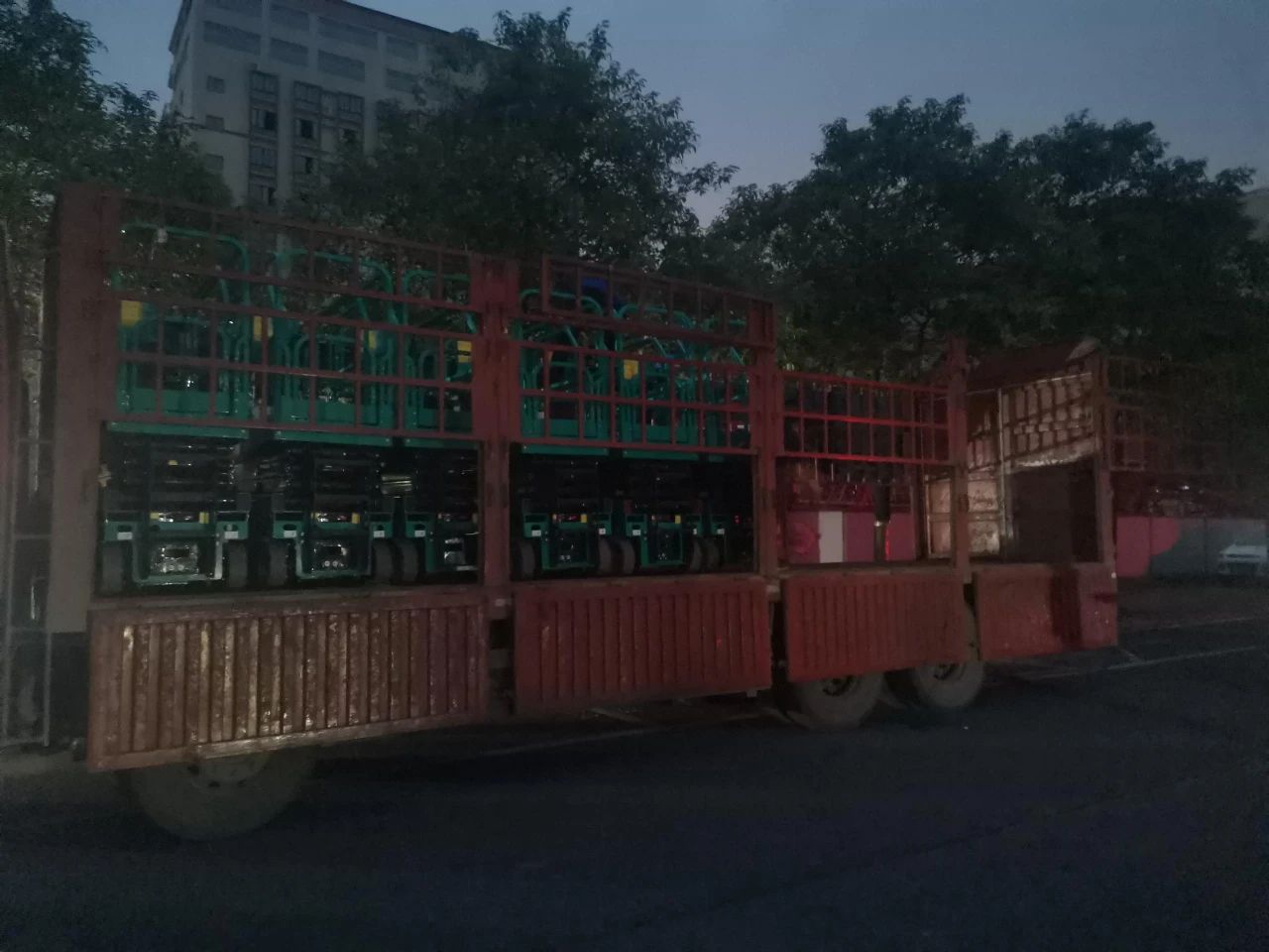 30小时，，，，，，8个人，，，，，，10台装备，，，，，，我们说到做到！