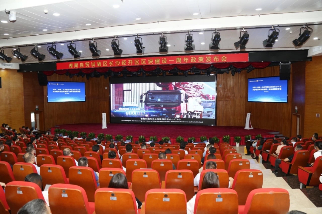 携手长沙经开区，，永利集团官网智能探索工程机械二手装备出口