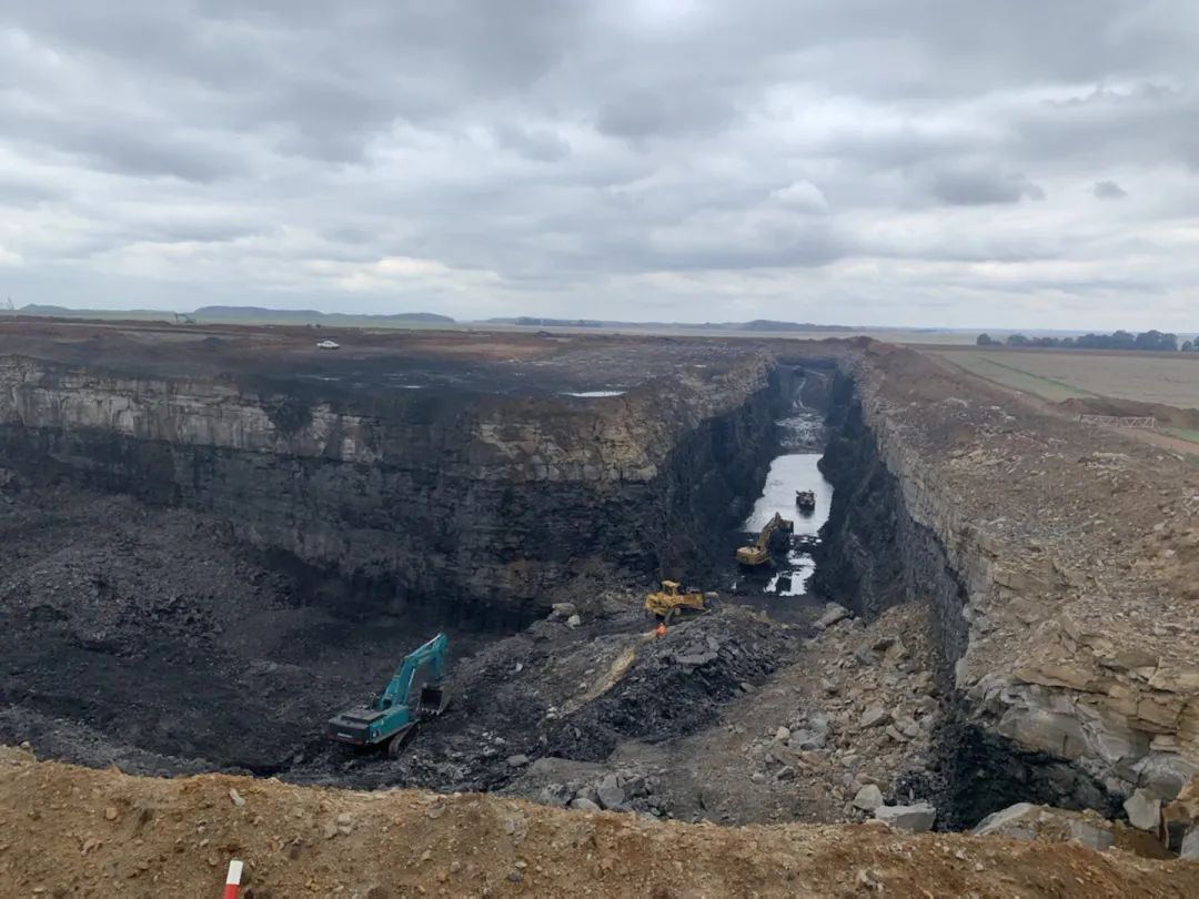 挑战矿山难题！永利集团官网智能95吨级矿用挖掘机乐成进入非洲市场