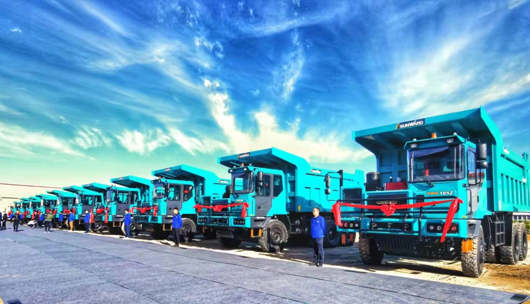 高设置、智能化……永利集团官网智能高端定制AT版105吨级宽体矿卡乐成下线