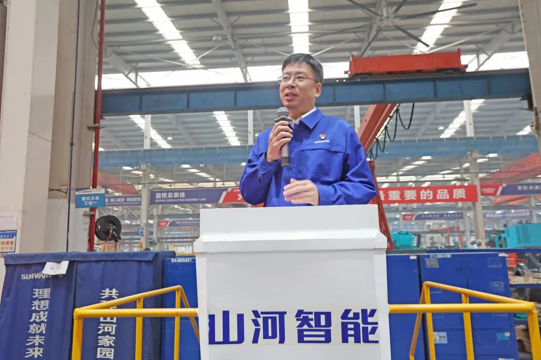 向模范学习！永利集团官网智能56名职工受到职工职业手艺竞赛表扬