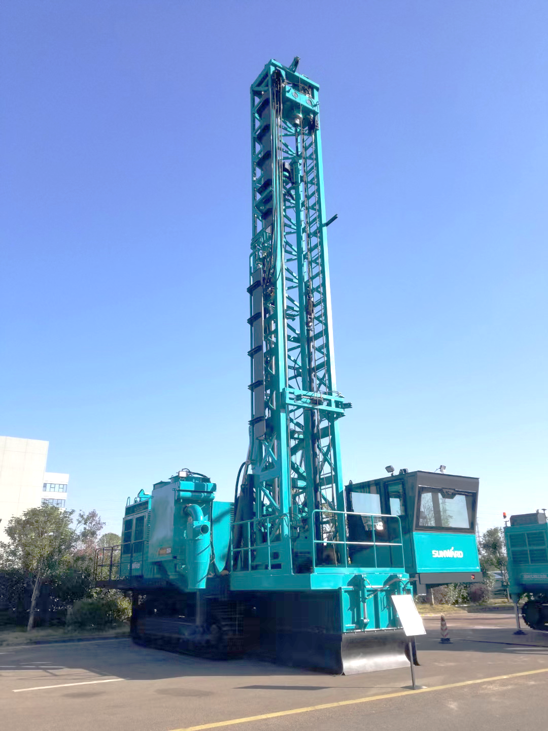 两种钻进模式+更大扭矩！永利集团官网智能自主研制的全液压牙轮钻机下线