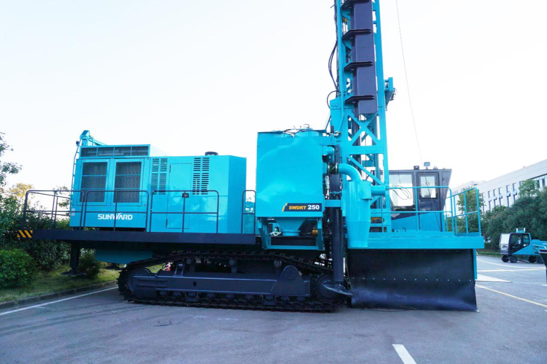 两种钻进模式+更大扭矩！永利集团官网智能自主研制的全液压牙轮钻机下线