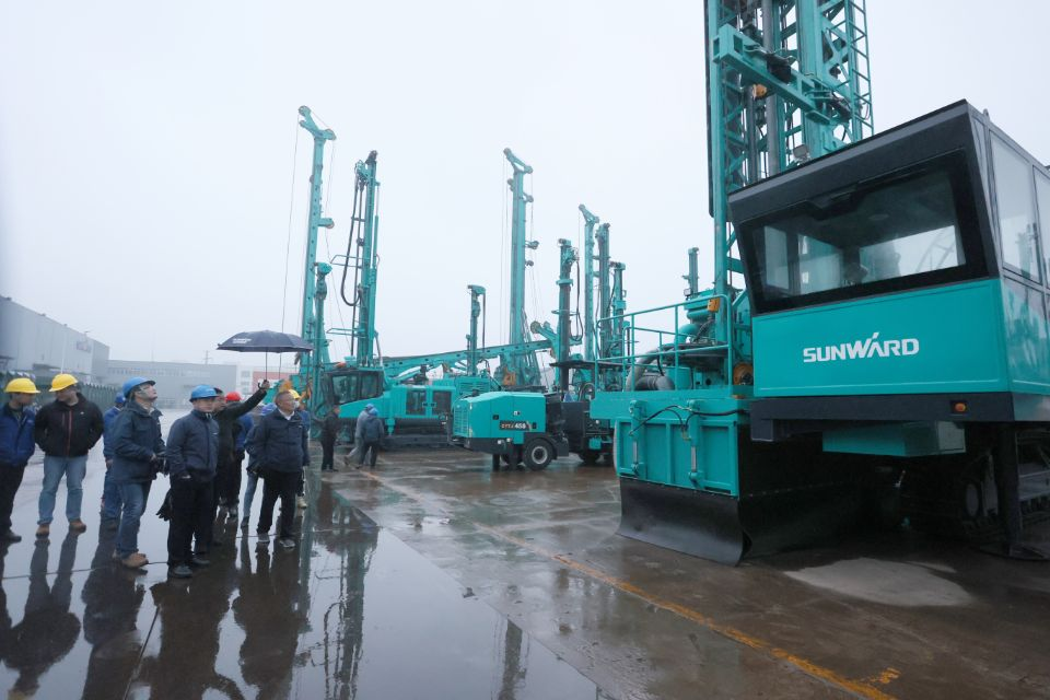 两种钻进模式+更大扭矩！永利集团官网智能自主研制的全液压牙轮钻机下线