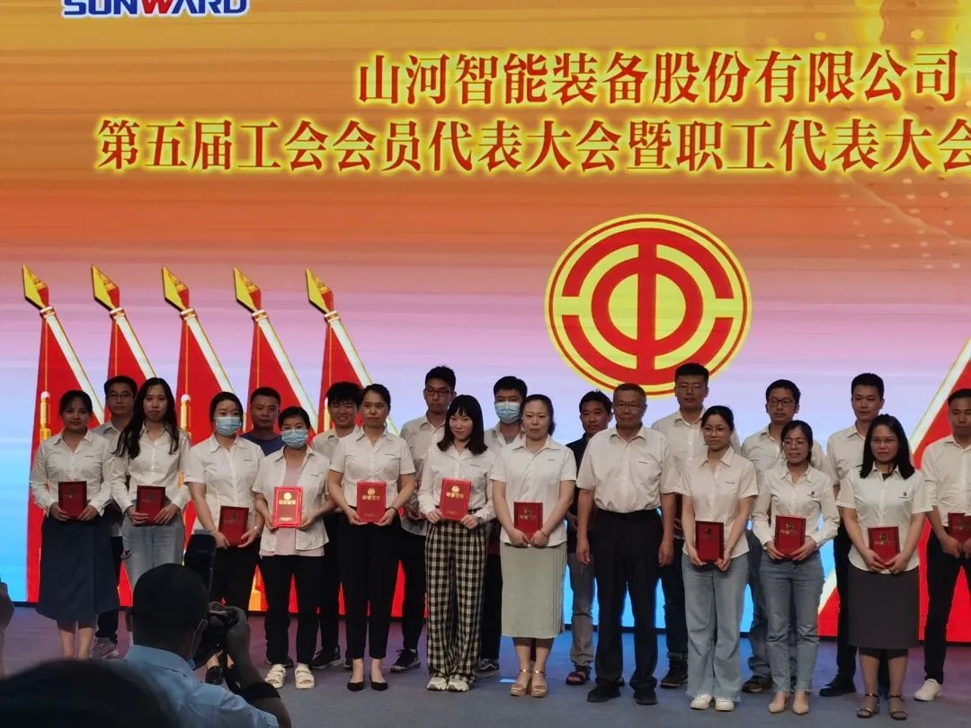 你好 2022！再见 2021！我与永利集团官网智能共生长