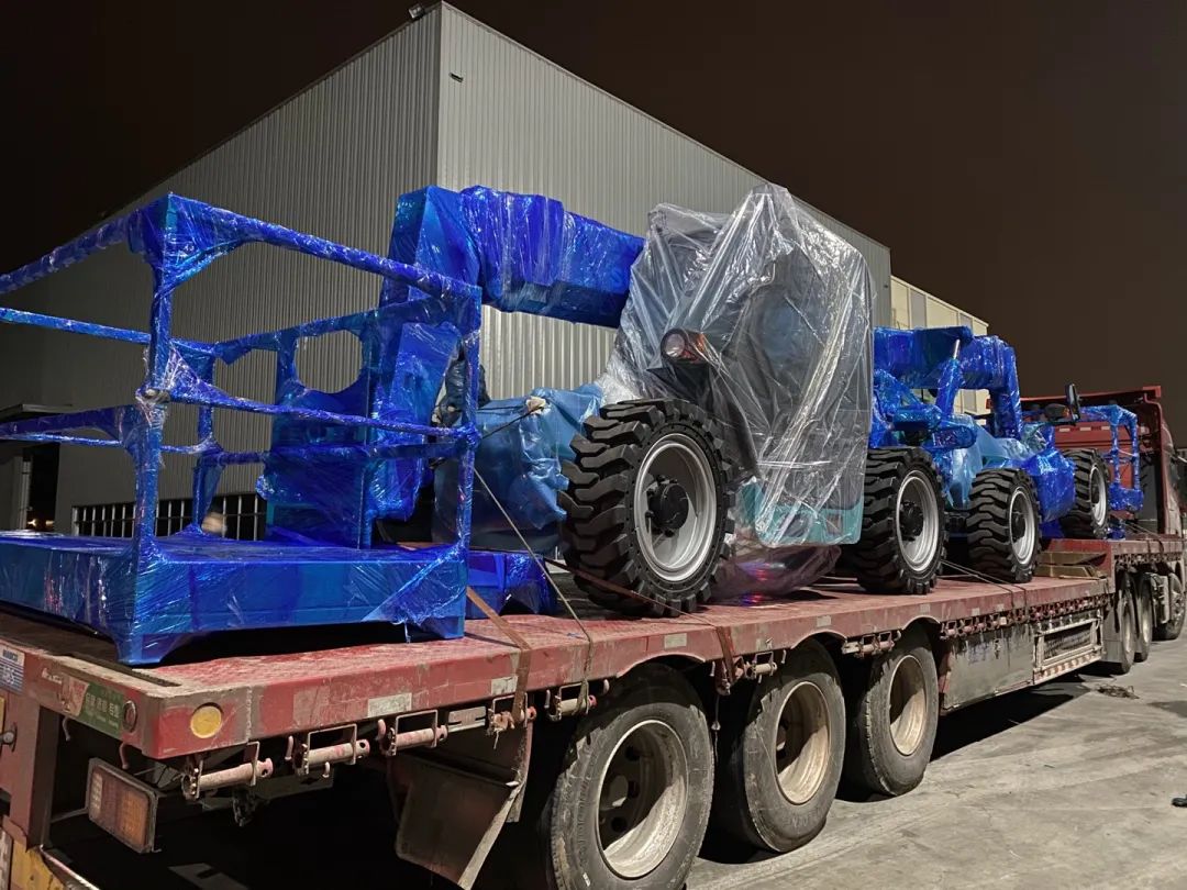 伸缩臂叉装车发往塞尔维亚！永利集团官网智能持续助力“一带一起”建设