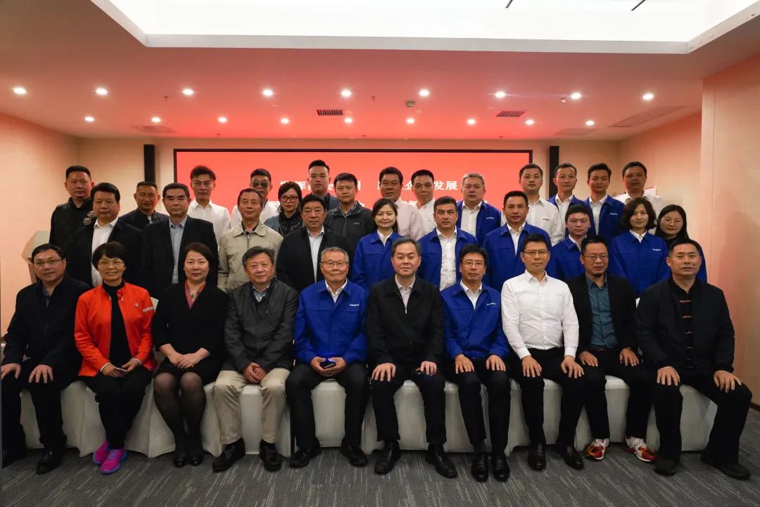 抱团出海，，，，，，携手共赢！何清华带队赴湖南异地商会联合会造访交流