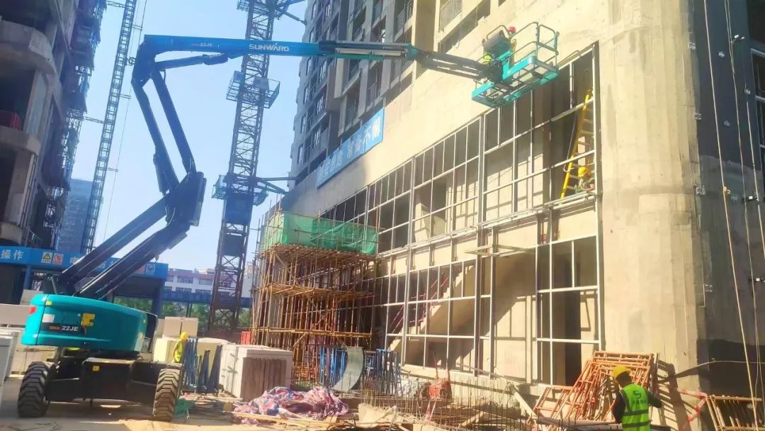 正式“上岗”！永利集团官网智能首台电动曲臂式高空作业平台入驻华南市场