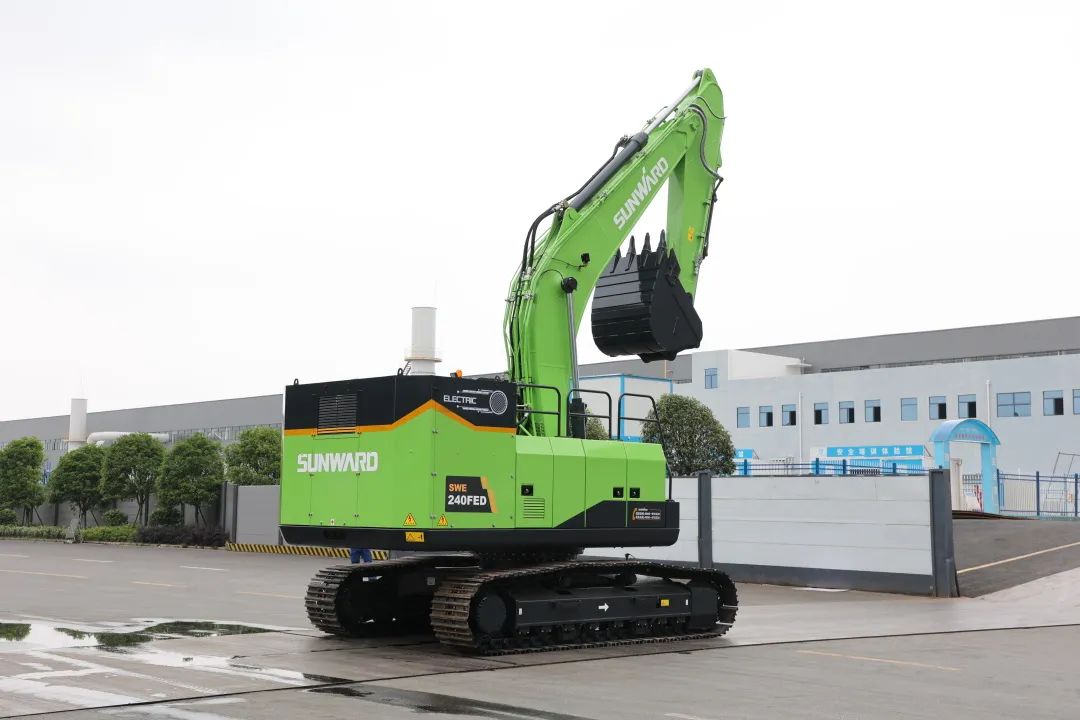 征战川藏铁路！永利集团官网智能新一代电动挖掘机乐成交付