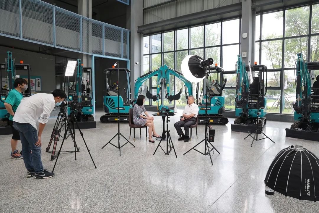 CGTN探厂！专访永利集团官网智能董事长、首席专家何清华花絮来了