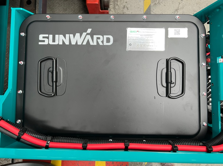 与“锂”相约，，，，，，助力“双碳”！永利集团官网智能全系列锂电剪叉式高空作业平台周全进军市场