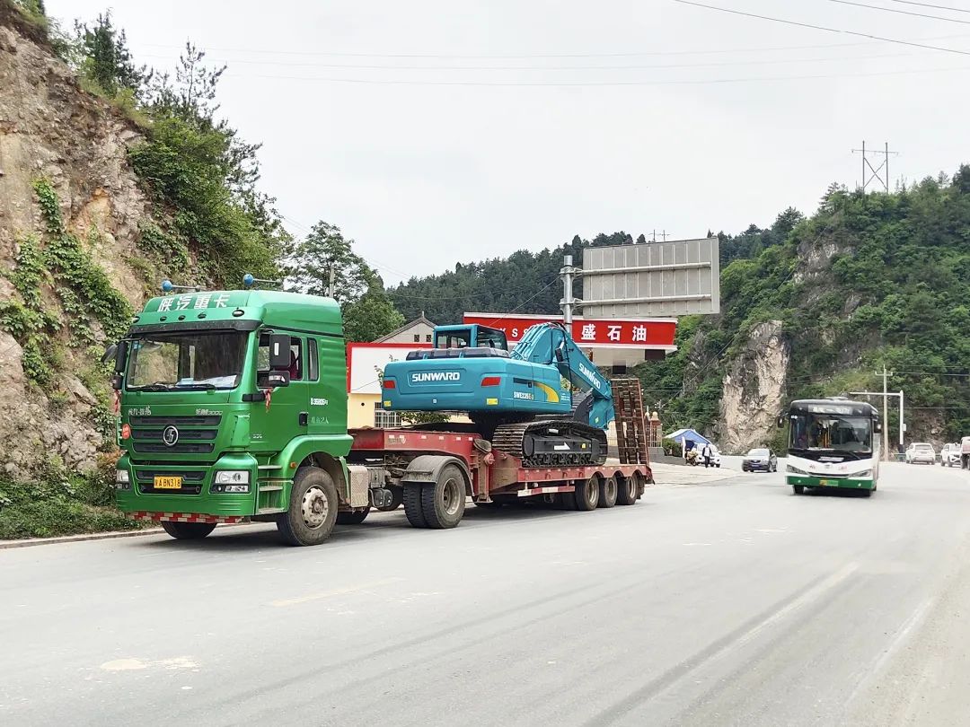 三员永利集团官网挖机“悍将”收服“铁粉”一枚，，，，凭什么？？？？