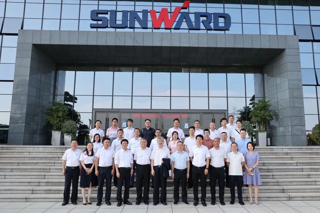 立异引领，，，，智造未来！“2022院士专家长沙行”高端装备高质量生长钻研会盛大举行