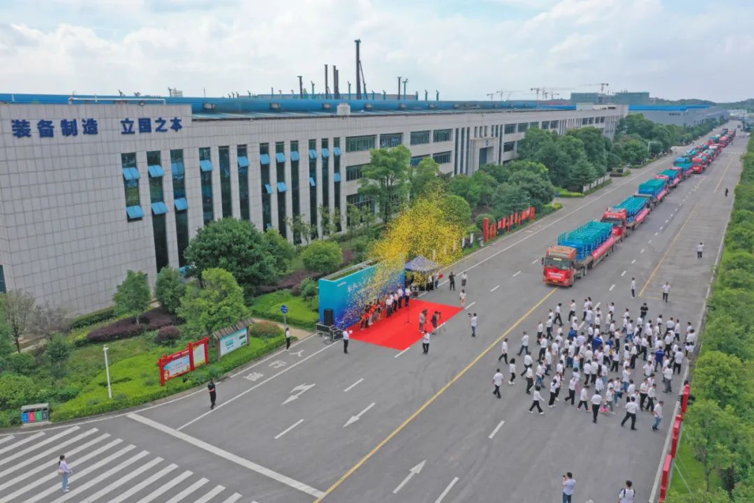 献礼二十大，，，，，，再攀新高地！永利集团官网智能高空机械装备再迎批量发货