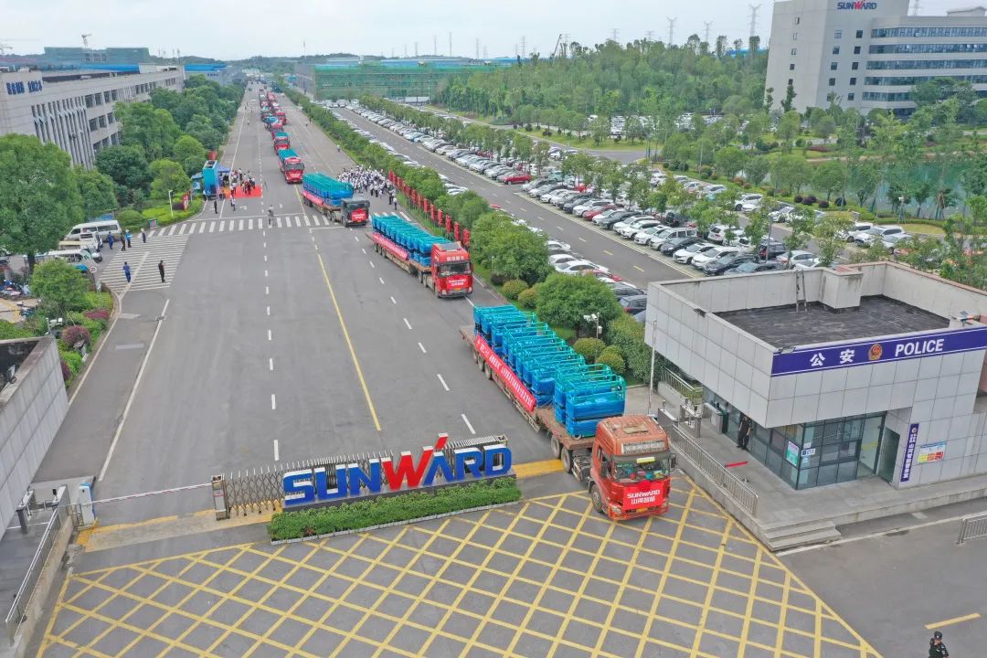 献礼二十大，，，，，，再攀新高地！永利集团官网智能高空机械装备再迎批量发货