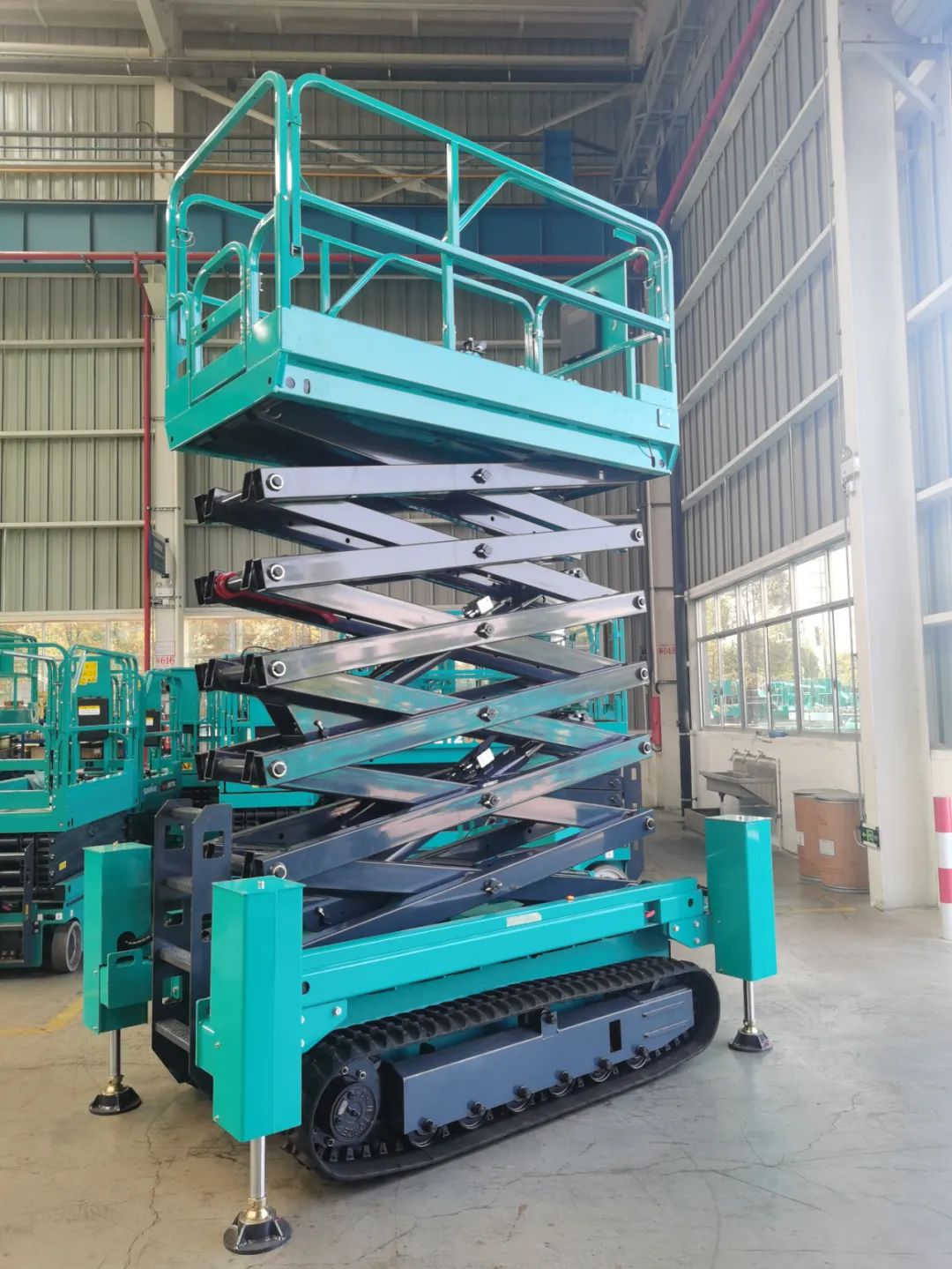 加速电动化产品结构，，永利集团官网智能第一款履带剪叉式高空作业平台来了！