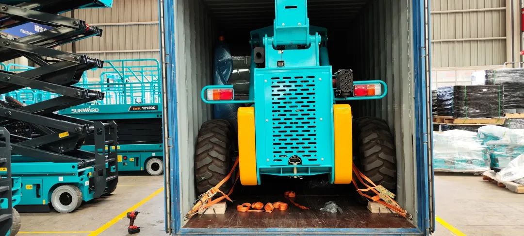 单笔采购金额万万元！永利集团官网智能伸缩臂叉装车批量出口