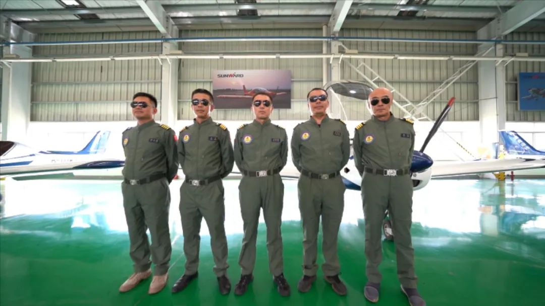 空中着花、大坡度盘旋、俯冲跃升……看永利集团官网航行演出队炫技2022湖南航展动态展