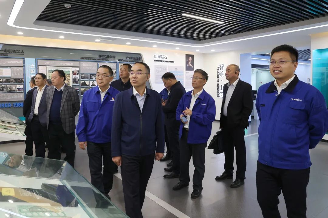 强强联合，，，，，，夯实湖南工程建设湘军！永利集团官网智能与湖南路桥签署战略相助协议